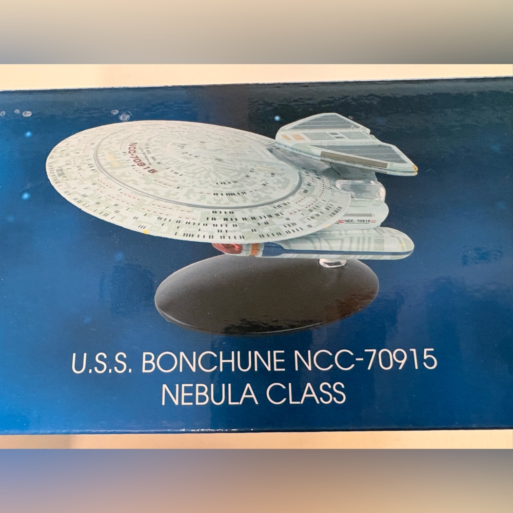 U.S.S. Bonchune NCC-70915 Nebula Class Star Trek Model, 2021, Eaglemoss Hero
